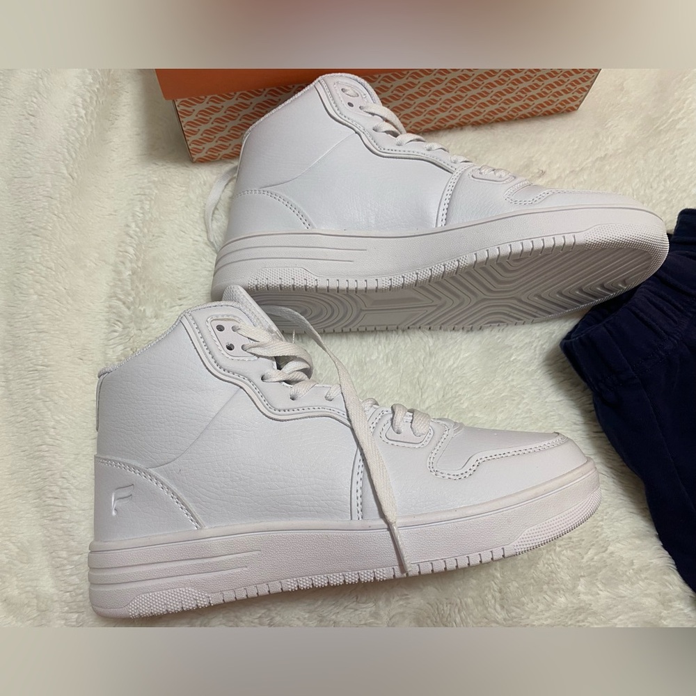 Fabletics shoes ! - Picture 3 of 6
